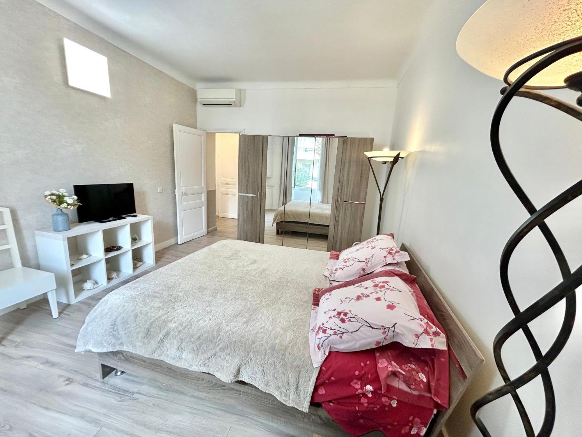 Amiral Courbet Apartment Жуан-Ле-Пин Екстериор снимка