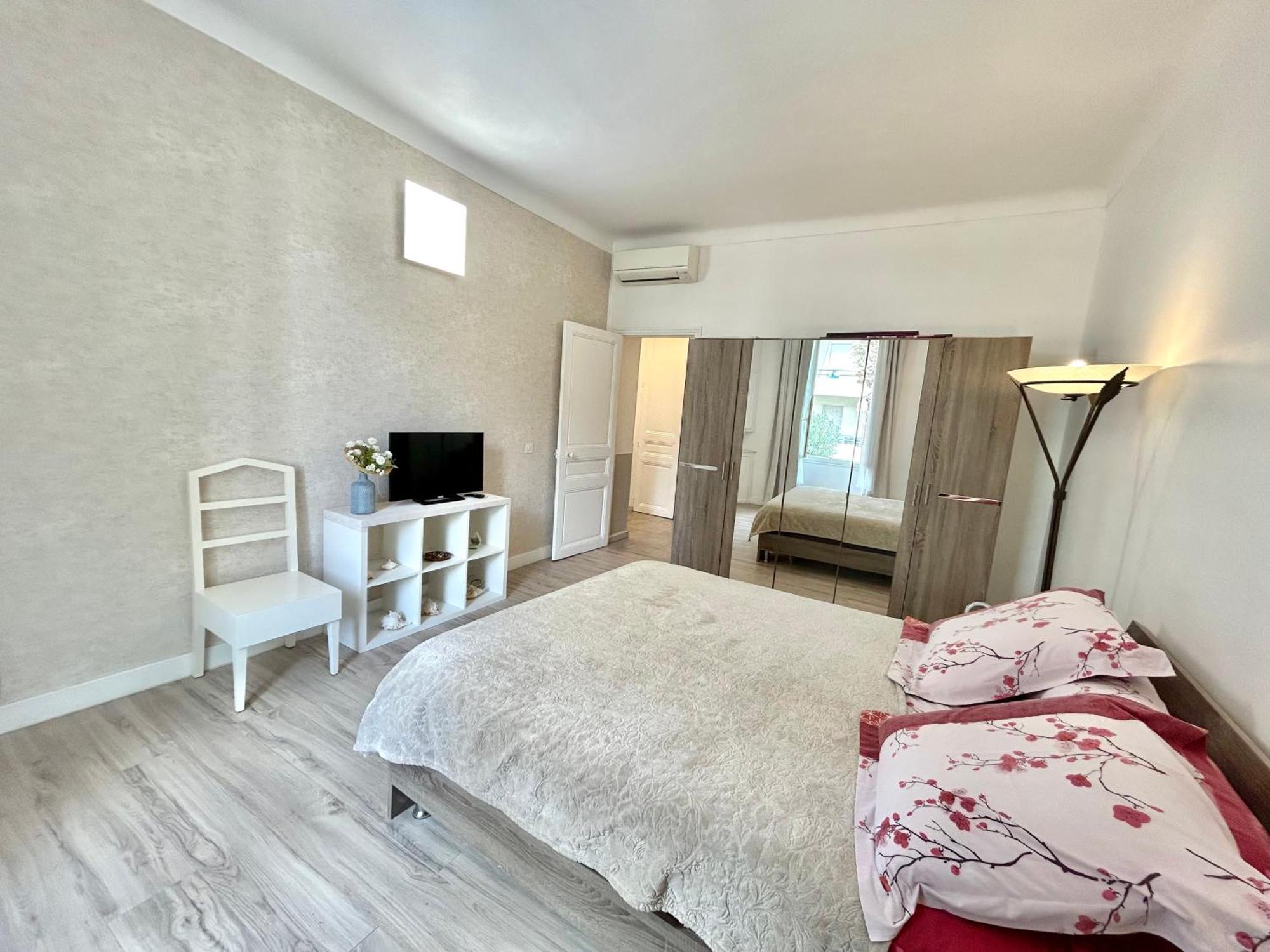 Amiral Courbet Apartment Жуан-Ле-Пин Екстериор снимка